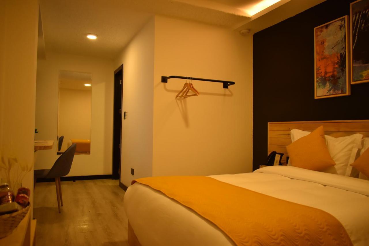 Hotel Vaway Куенка Екстер'єр фото