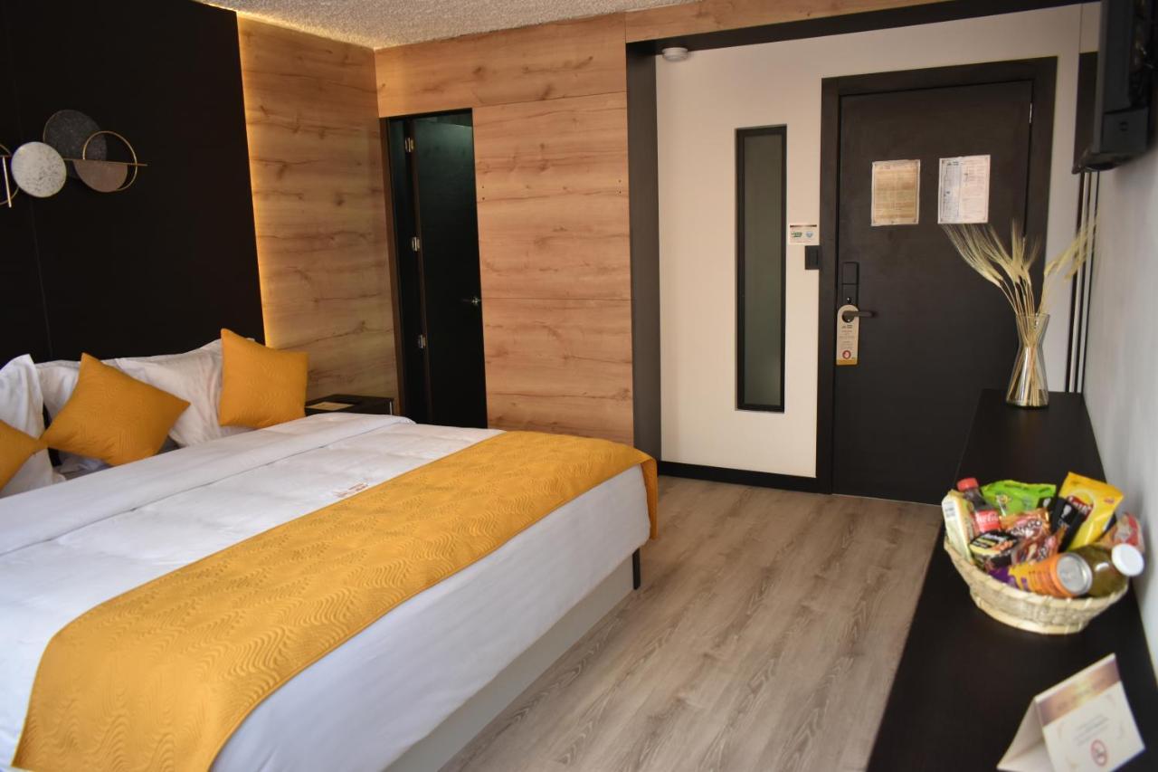 Hotel Vaway Куенка Екстер'єр фото