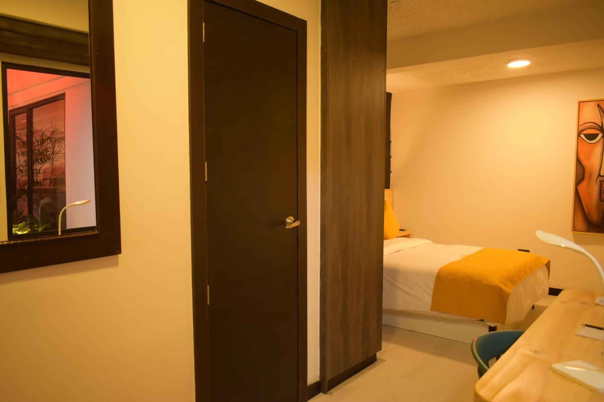 Hotel Vaway Куенка Екстер'єр фото